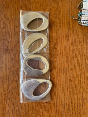 Modernist Napkin Rings Set Of 4 Satin Silver Tone Abstract Oval Sculptural